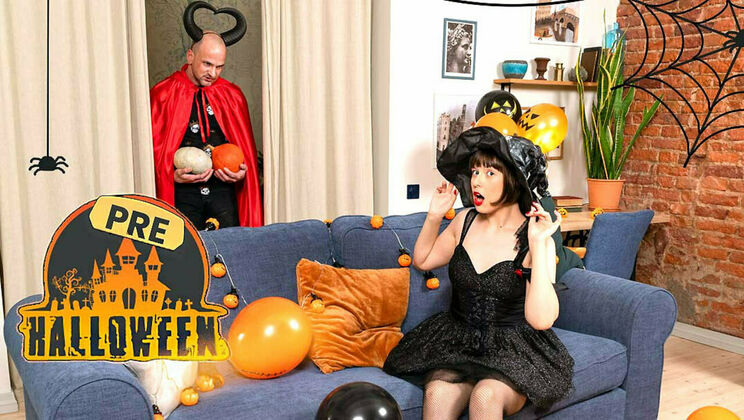 [ClubSweethearts] - Halloween Hookup with Short Hair Babe - Andrew Marshall - Sandy Cheeks